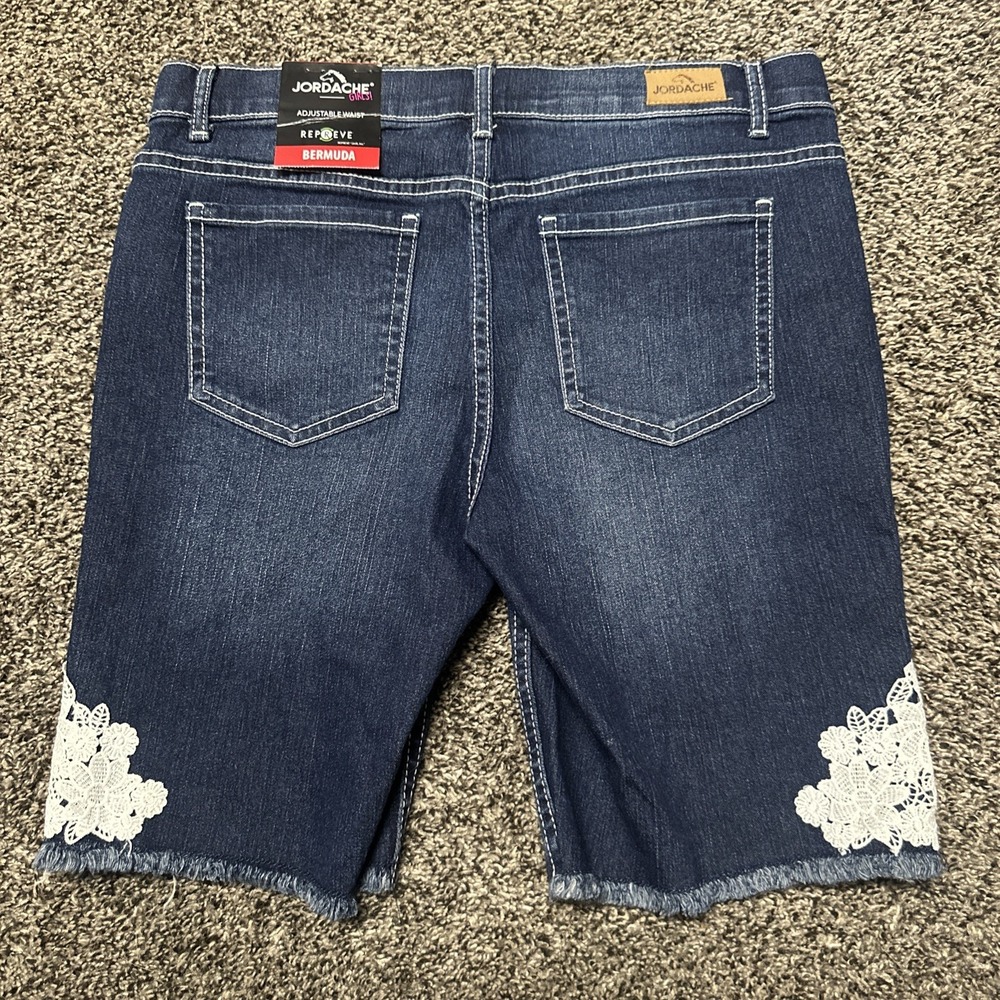 Jordache Girls Size 18 Bermuda Shorts Dark Wash Raw Hem Embroidered Flowers 30x8 - Picture 3 of 7